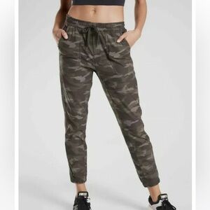 Athleta Farallon Loose Camo Elastic Waist Size 2 Camo Print